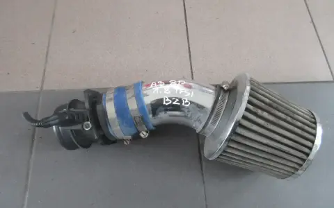 Tuningowy filtr stożkowy do Audi A3 1.8 TFSI BZB. Zapewnia lepszy przepływ powietrza, co daje większą moc i dźwięk.