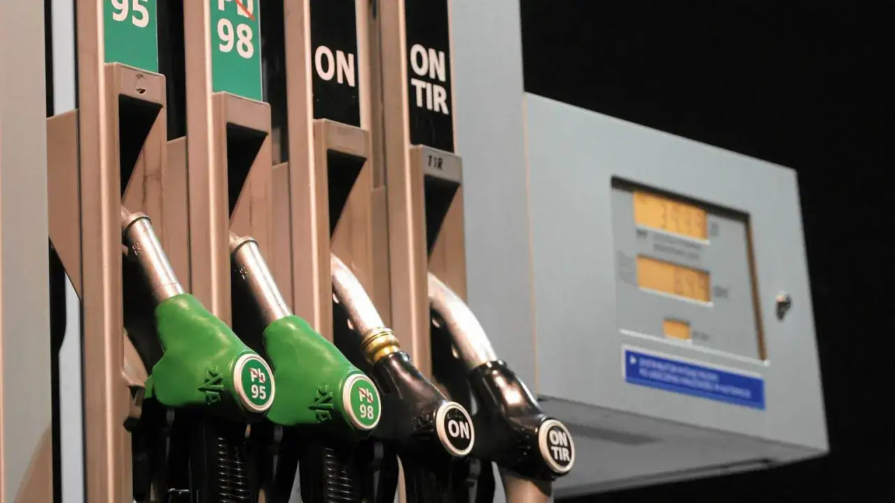 Dostępne paliwa: Pb 95, Pb 98, ON, ON TIR. Diesel to paliwo dla silnik&oacute;w wysokoprężnych.